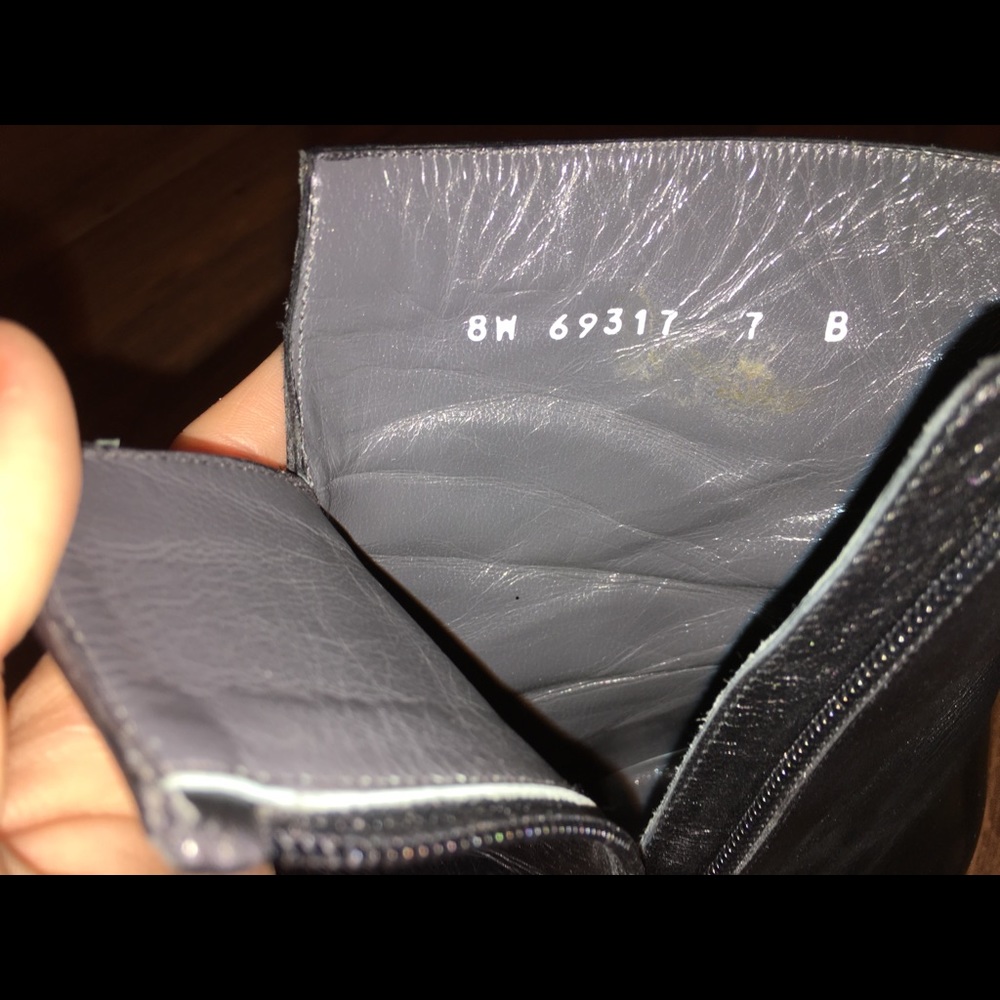 Stuart Weitzman - Picture 5 of 8